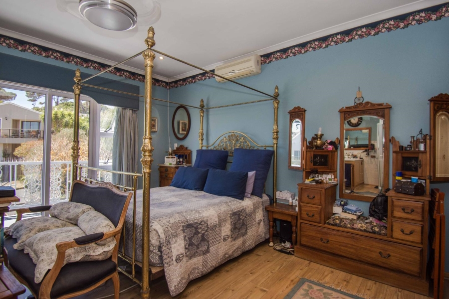 4 Bedroom Property for Sale in Heldervue Western Cape